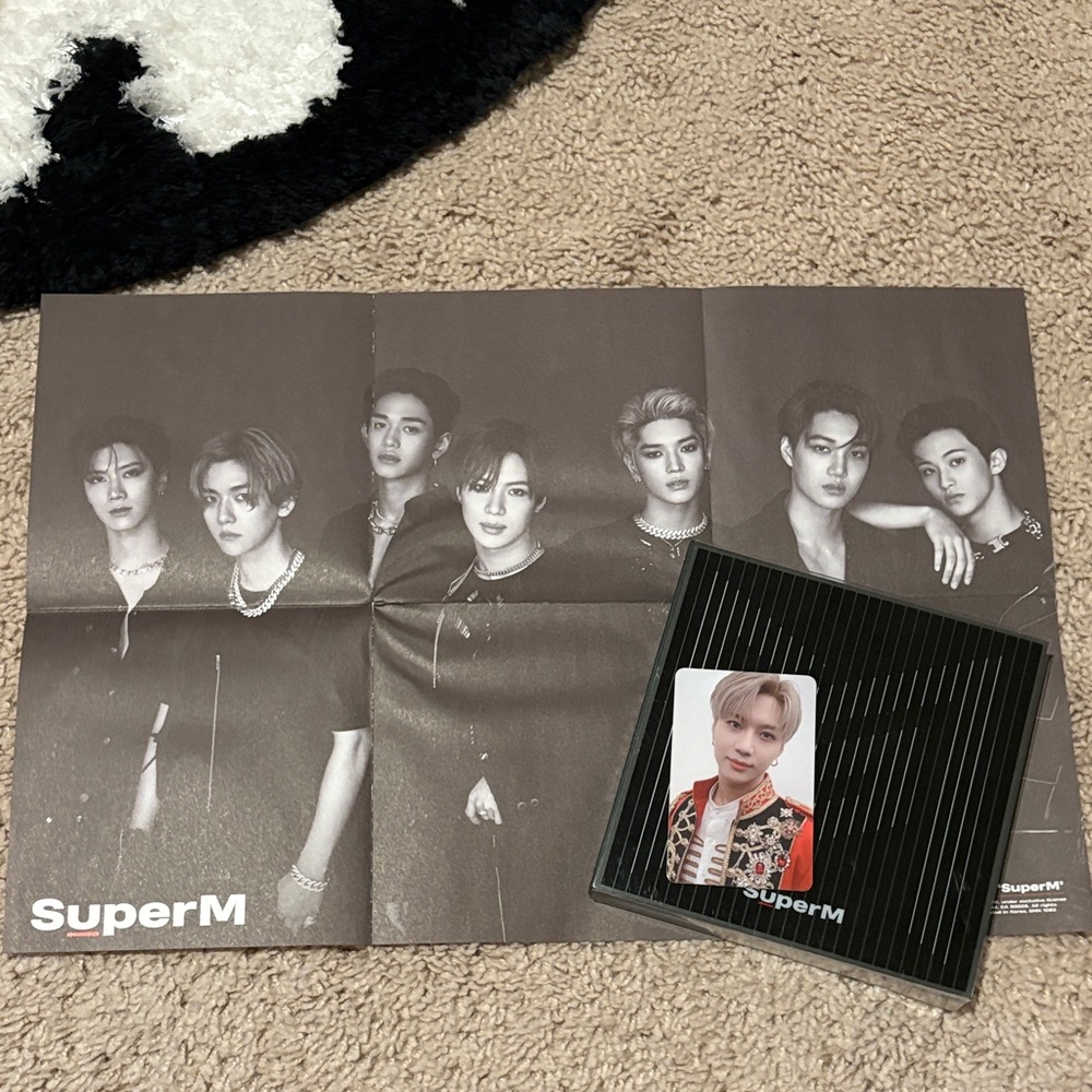 SuperM Album
•comes with photocard, CD, and poster